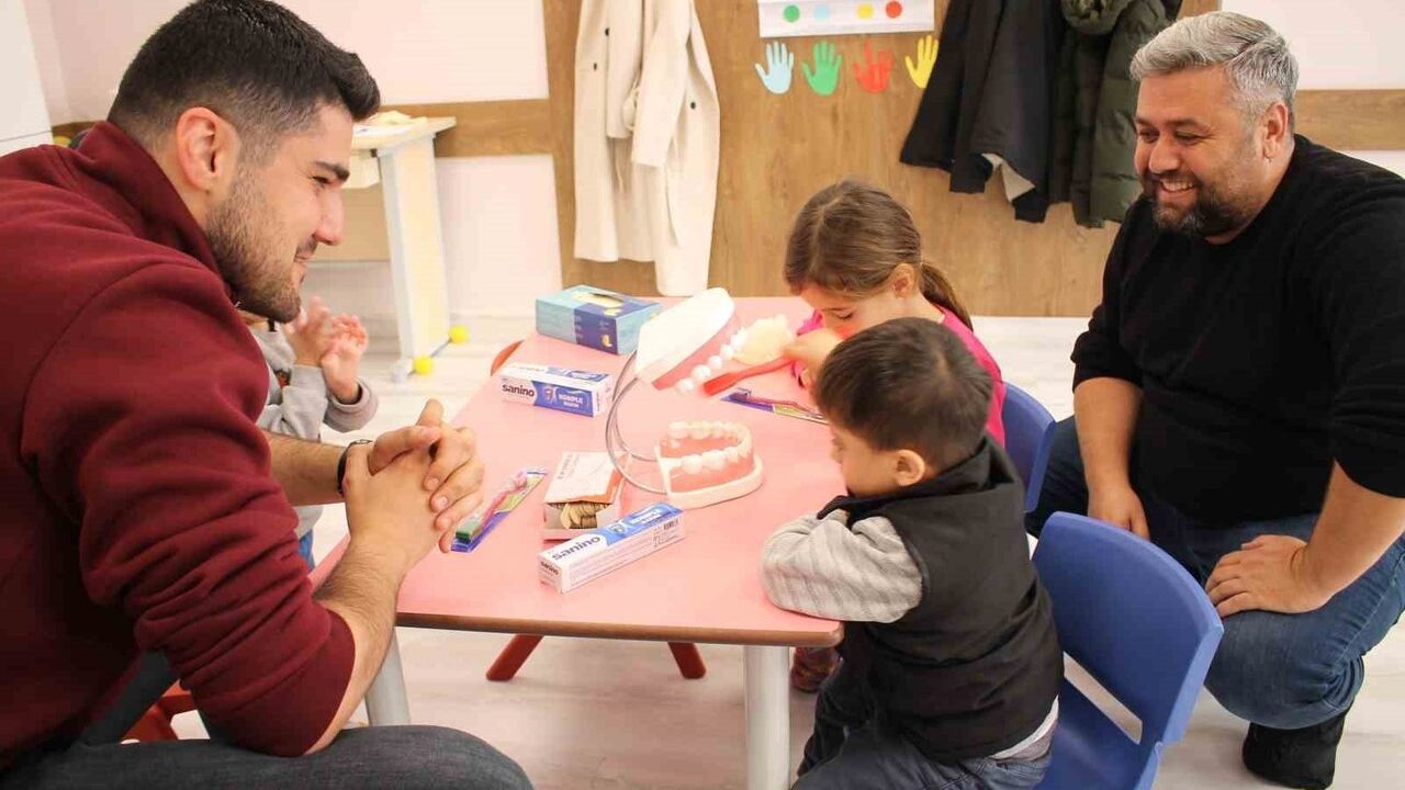 Midyat’ta özel gereksinimli çocuklara yerinde ağız ve diş muayenesi