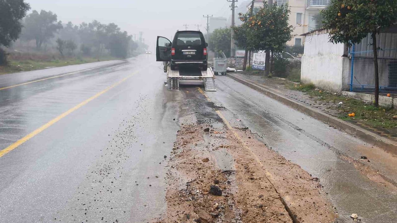 Milas'ta bozuk yollar hayatı olumsuz etkiliyor: Aydınlıkevler'de kapatılmayan çukurlar araçlara zarar veriyor