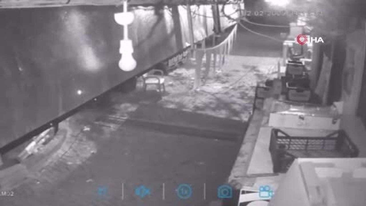 Milas'ta sandalyede oturan kişiyi bıçaklayarak öldüren 17 yaşındaki sanığa 20 yıl hapis