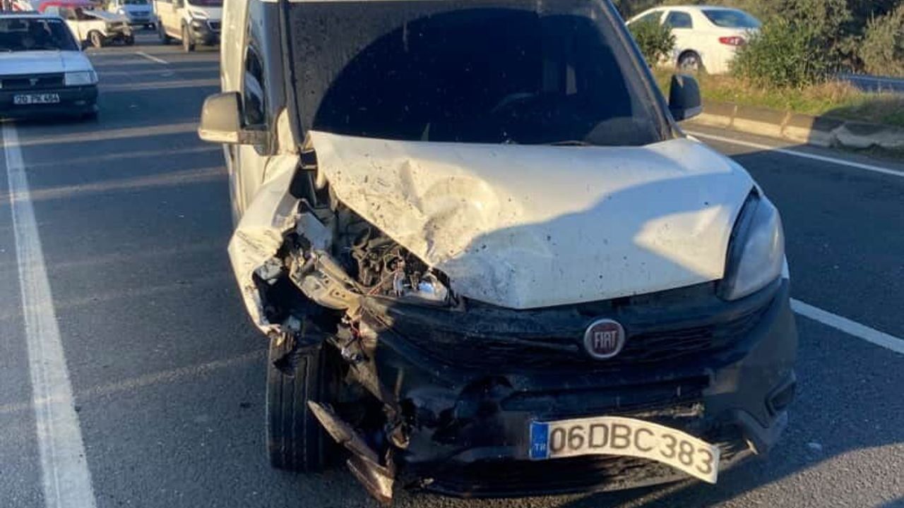 Milas’ta zincirleme trafik kazası: Tofaş araç ağır hasar aldı, 1 kişi yaralandı