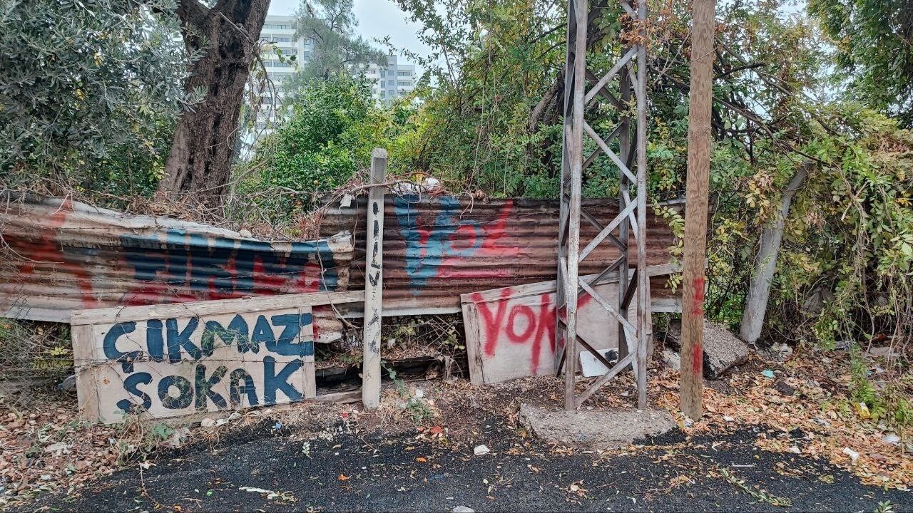 Mithatpaşa Mahallesi'nde planlanan yol ve yeşil alan yıllardır tamamlanmadı