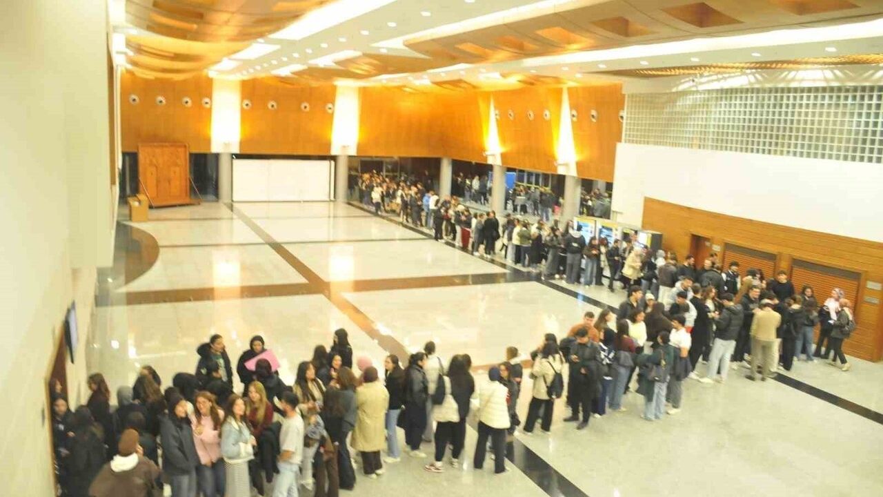 MSKÜ'de 'Matmazel Julie' sahnelendi: Strindberg yapıtı Atatürk Kültür Merkezi'nde ilgi gördü