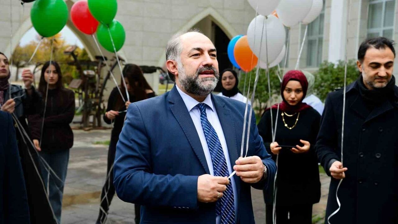 MTÜ'de öğrenci topluluklarından farkındalık etkinliği: Balonlarla dayanışma mesajı