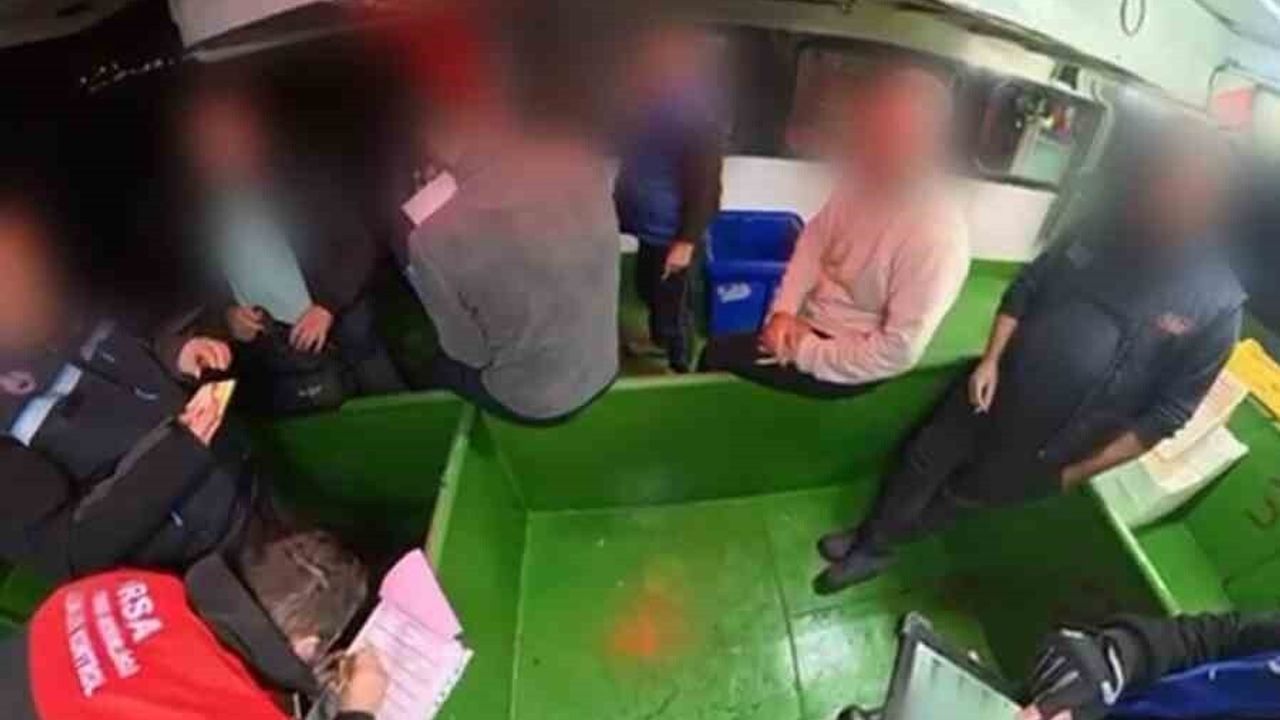 Mudanya'da Su Ürünleri Kanunu Kapsamında Gece Denetimi: 4 Tekne, 57 Kişi Kontrol Edildi