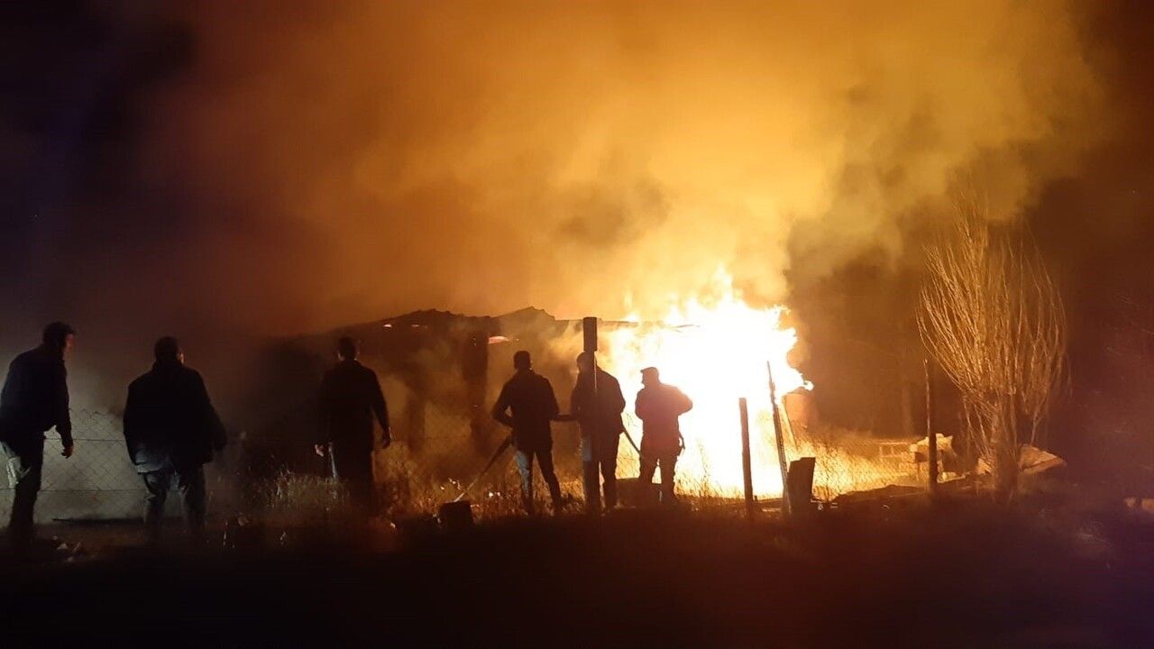 Mudurnu'da Boş 7 Bin Kapasiteli Hindi Kümesinde Yangın Söndürüldü