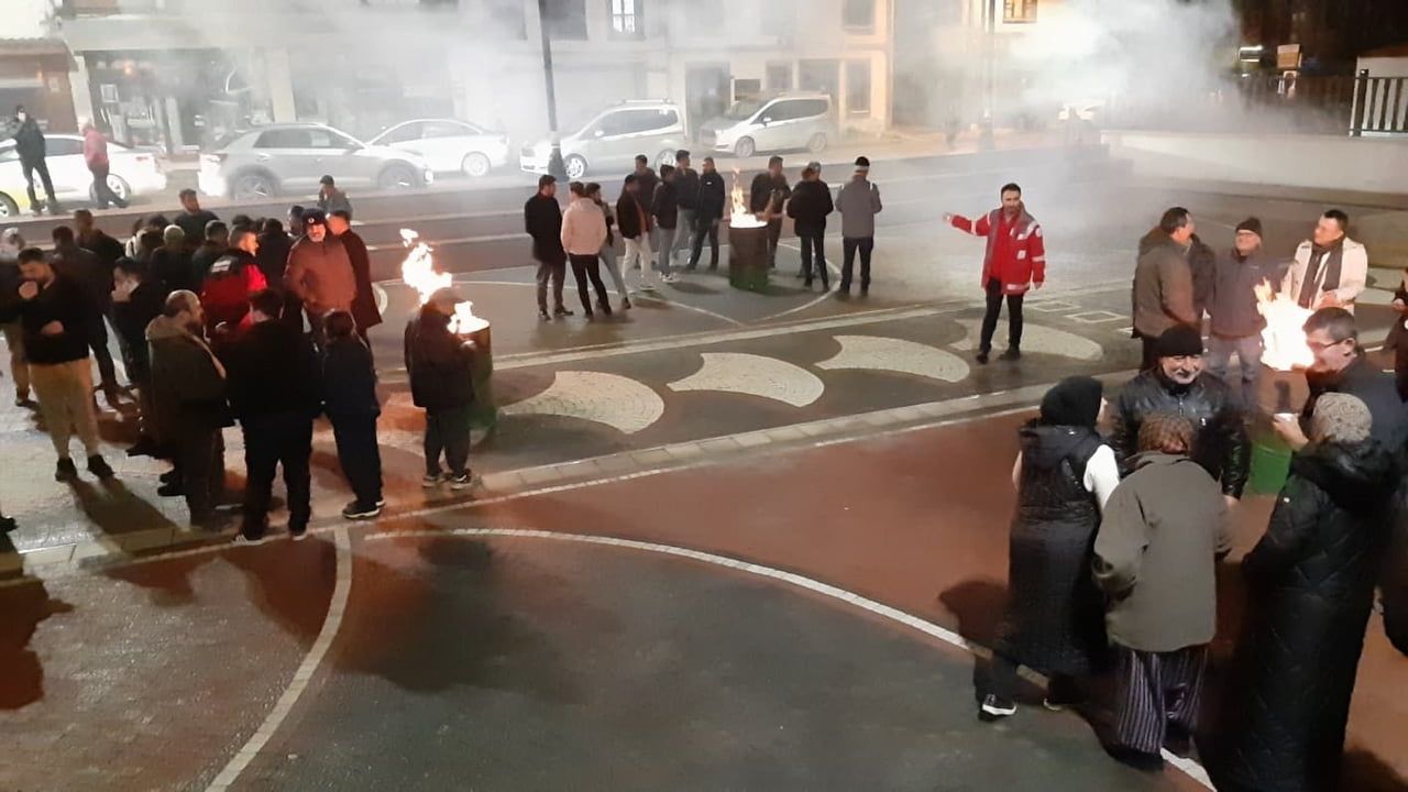 Mudurnu'da Regaip Kandili'nde Lokma Geleneği Meydanda ve Köyde Yaşatıldı