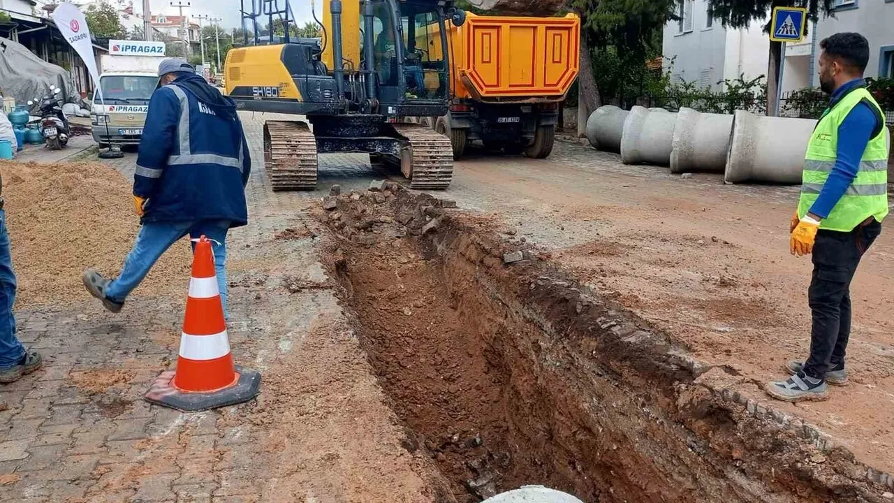 Muğla Büyükşehir'den Datça'ya 300 milyon TL'lik yol yatırımı: 51 bin 600 metre yenilenecek