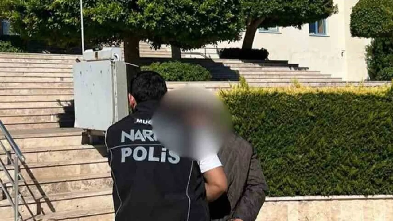 Muğla'da aranan 2 şahıs yakalandı ve cezaevine teslim edildi