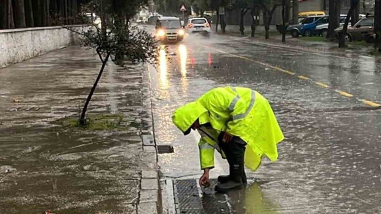 Muğla'da MUSKİ ekipleri, sarı kodlu yağış uyarısı sonrası 7/24 görevde