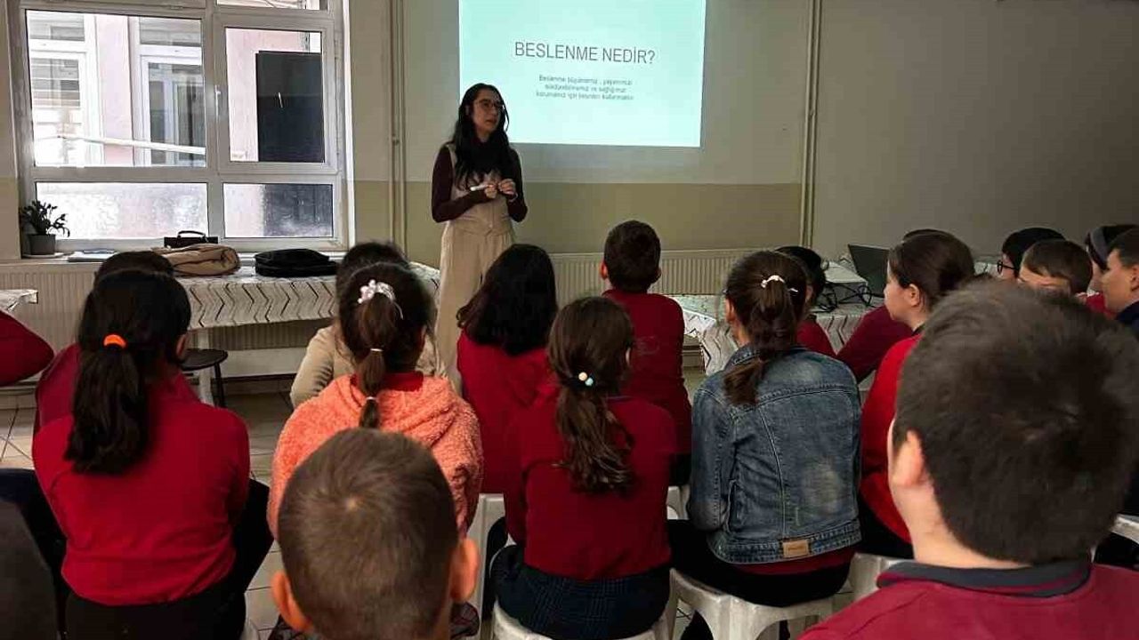 Muğla'da 'Okulumda Sağlıklı Besleniyorum' projesiyle öğrencilere temel beslenme eğitimi sürüyor