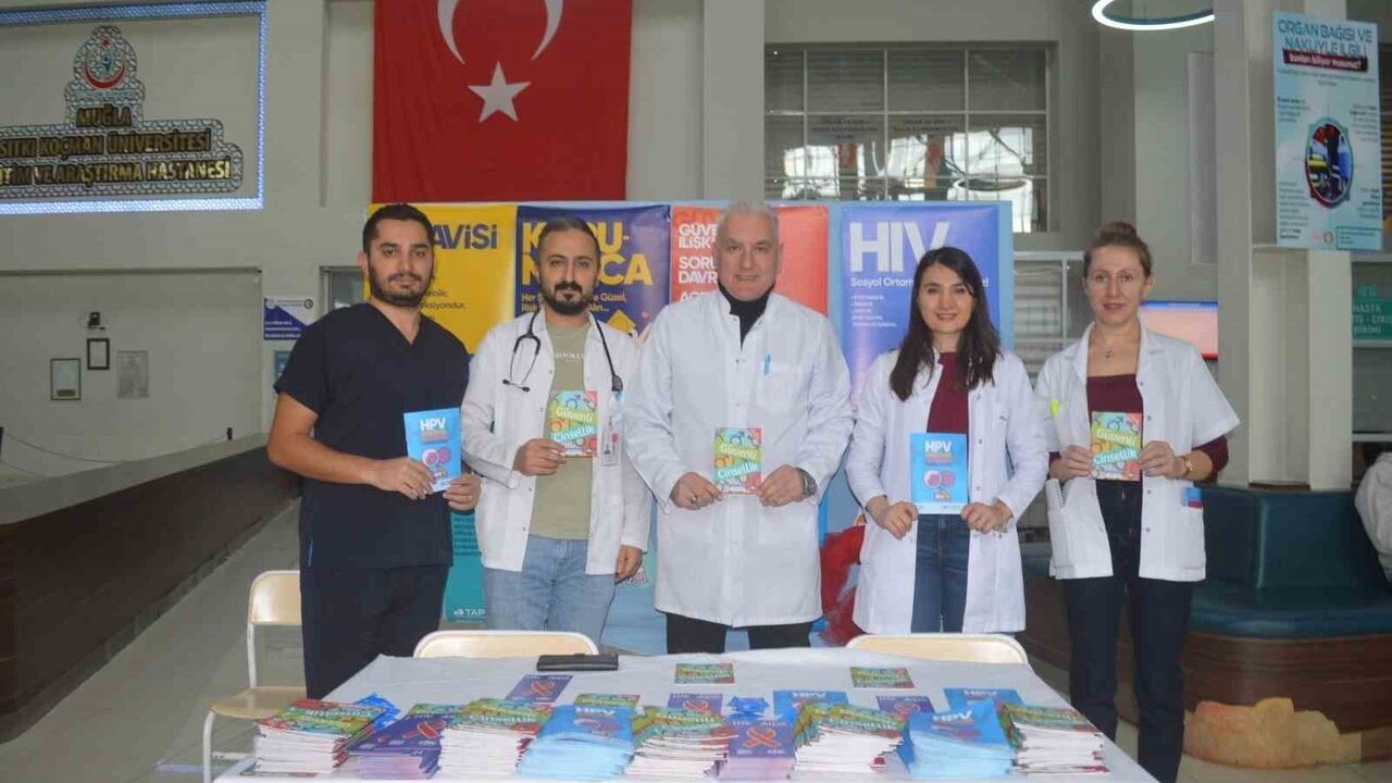 Muğla Eğitim ve Araştırma Hastanesi'nde Dünya AIDS Günü kapsamında HIV/AIDS bilgilendirme etkinliği