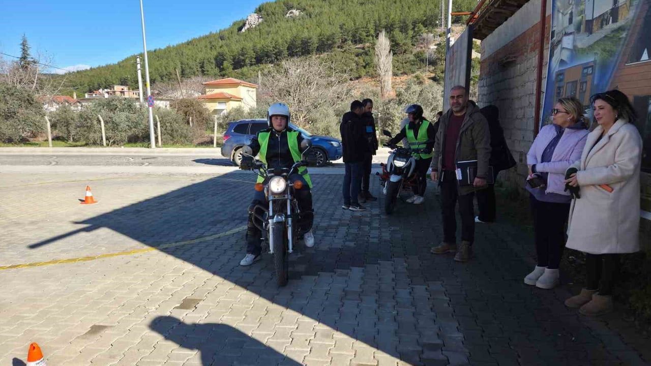 Muğla İl Milli Eğitim Müdürü Emre Çay, Ula'da MTSK sınav alanını denetledi