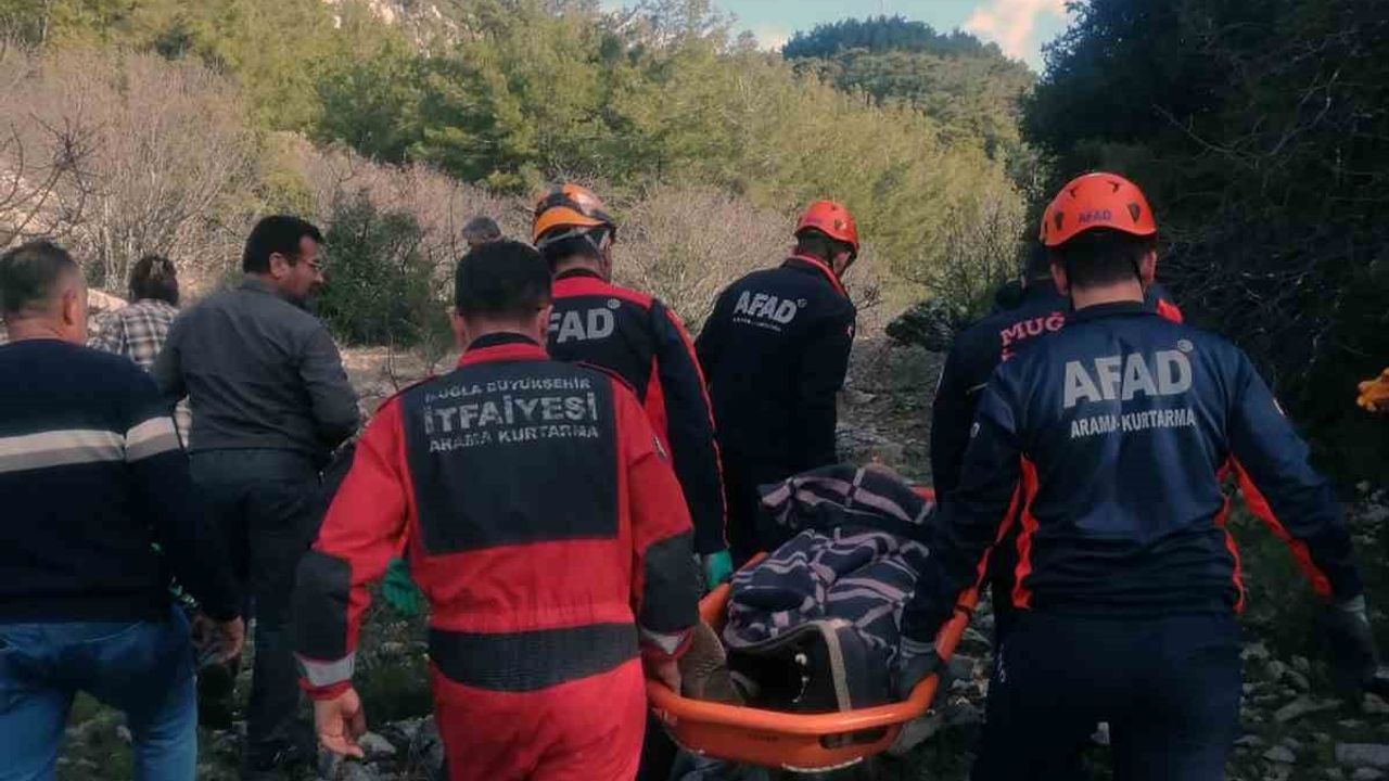 Muğla Menteşe'de hayvan otlatırken kayalıklardan düşen 72 yaşındaki vatandaş hastaneye sevk edildi
