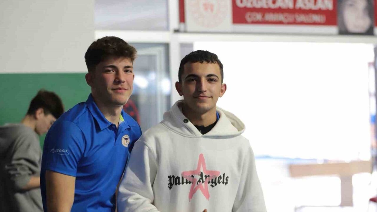 Muğla Okul Sporları Gençler Bilek Güreşi İl Birinciliği Menteşe’de Tamamlandı