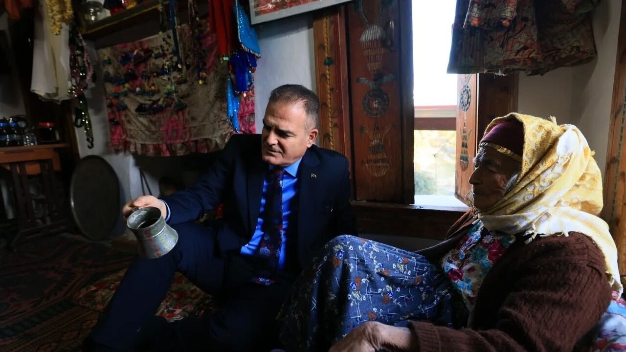 Muğla Valisi Dr. İdris Akbıyık, 90 Yaşındaki Fatmana Ertuğrul'un Hayalini Gerçekleştirdi