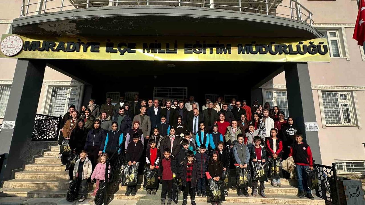 Muradiye'de İlçe Geneli 2. Kitap Okuma Yarışması Ödül Töreni Yapıldı