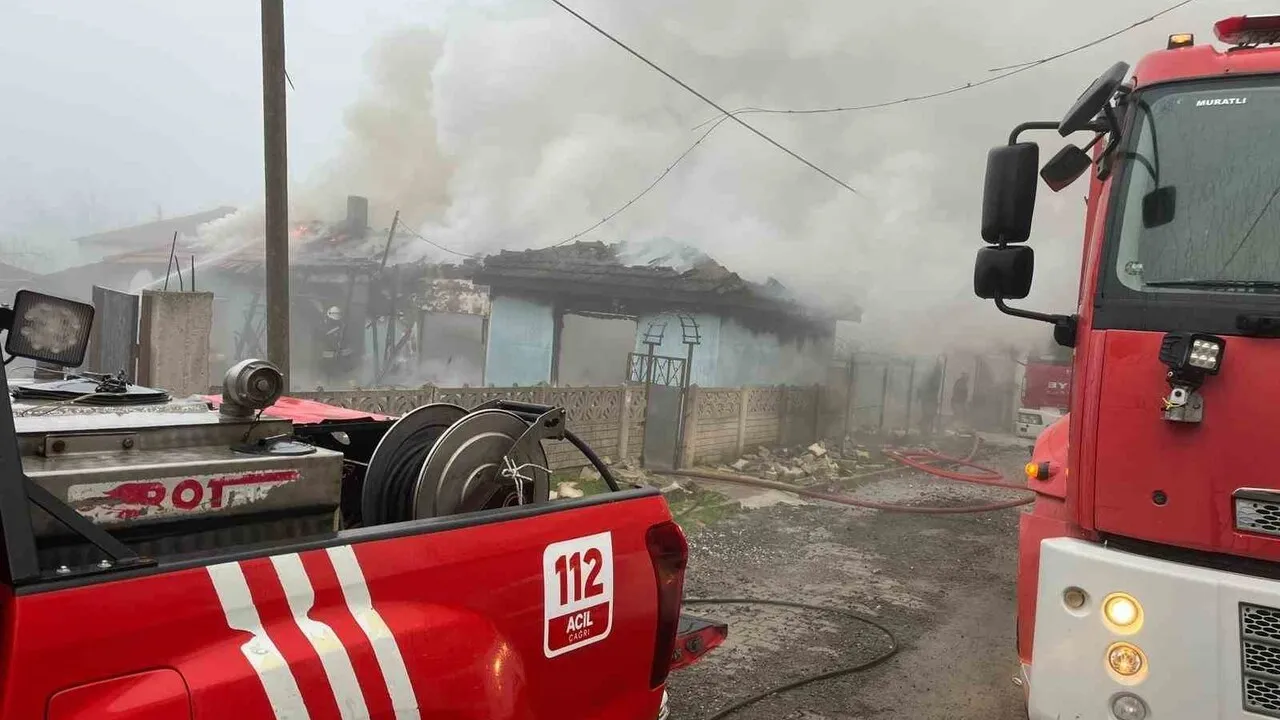 Muratlı'da tek katlı evde yangın: 1 kişi dumandan etkilendi