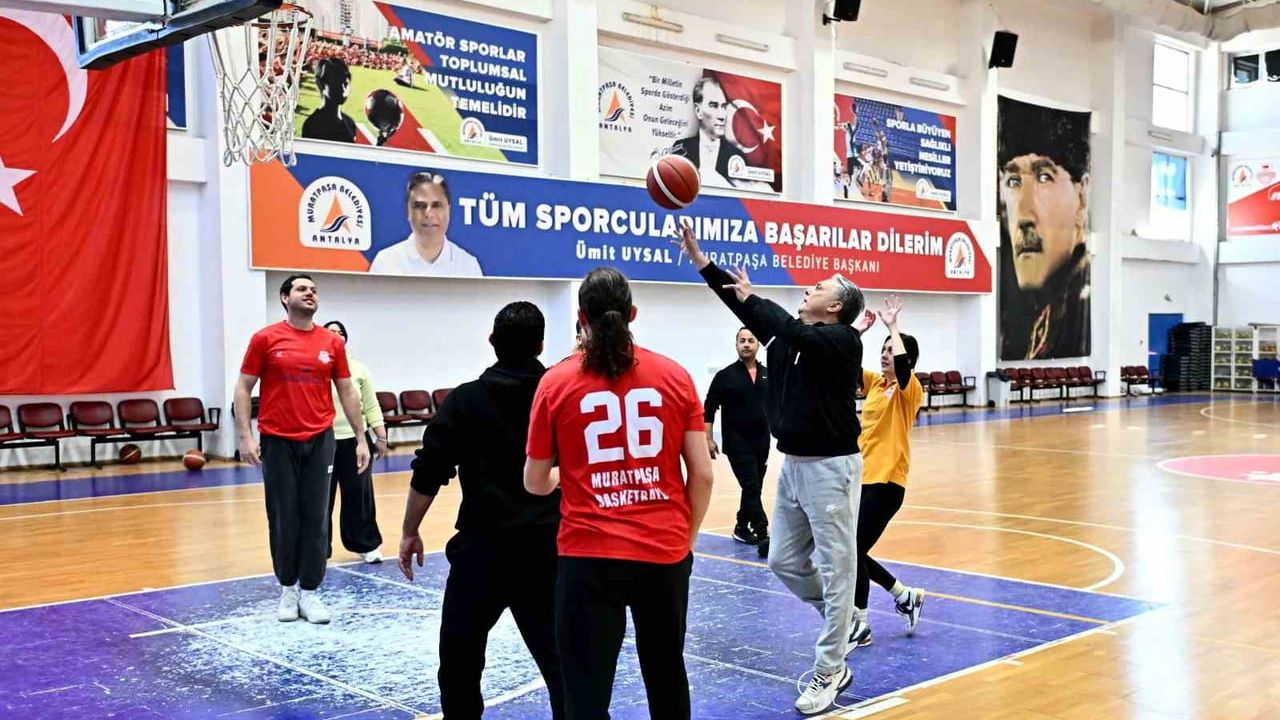 Muratpaşa Belediyesi 2025'te amatör spora 1 milyon 500 bin Lira nakdi destek verecek