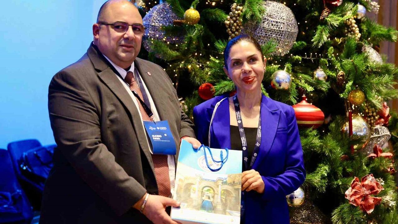 Muratpaşa Belediyesi Malta'daki Liderler Zirvesi'nde Katılımcı Demokrasi Uygulamalarını Paylaştı