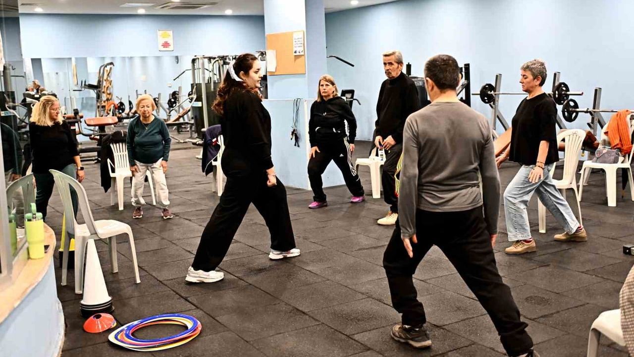 Muratpaşa Belediyesi 'Parkinson Akademi' ile erken evre hastalara destek sunuyor