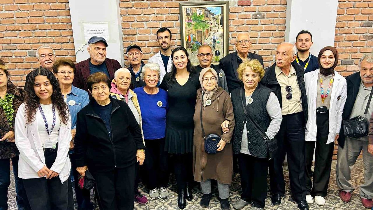 Muratpaşa'da 60 Yaş Üstü İçin Sağlıklı Yaşam Programı: Rozet Töreni ve Haftalık Sağlık Takibi