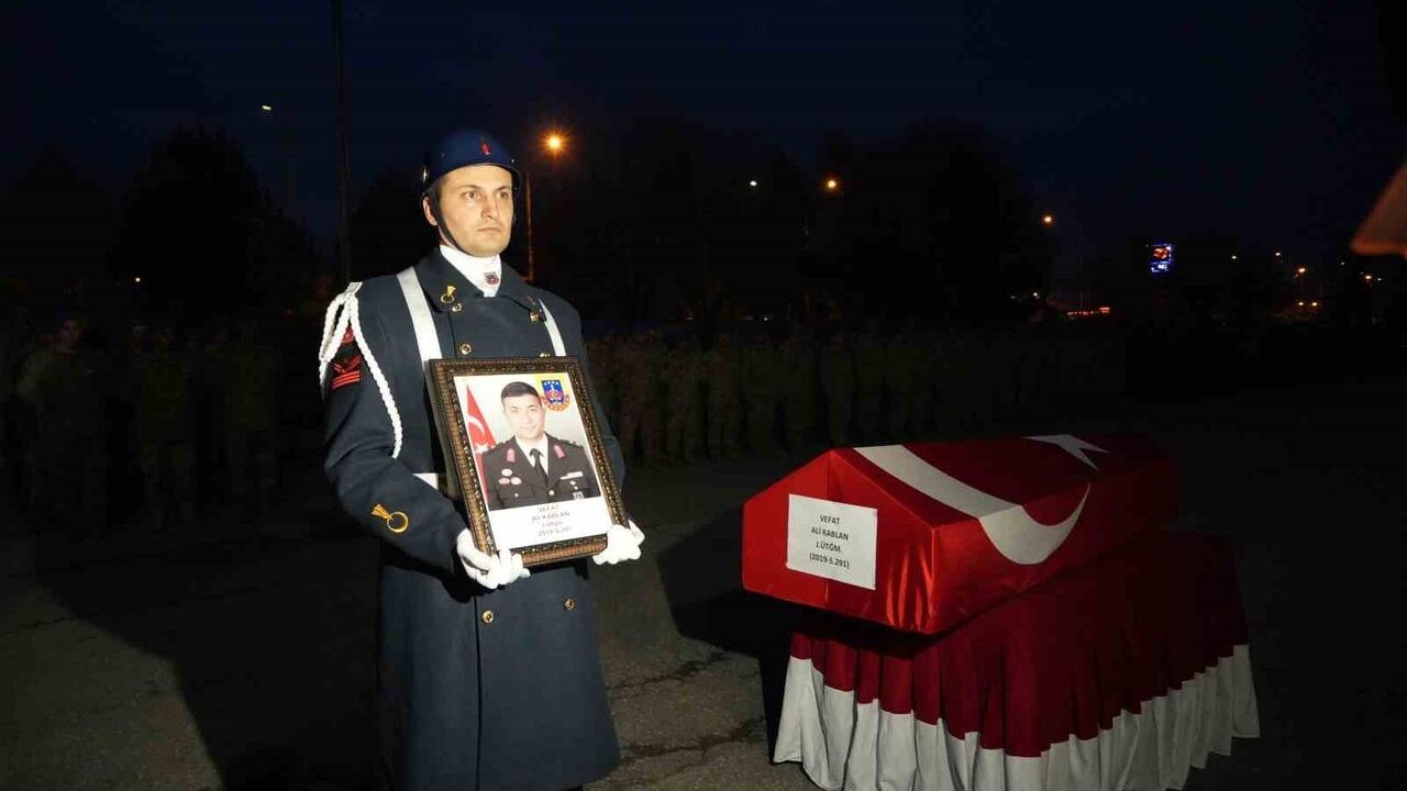 Muş Korkut'ta Üsteğmen Ali Kablan makam odasında silah kazasında hayatını kaybetti
