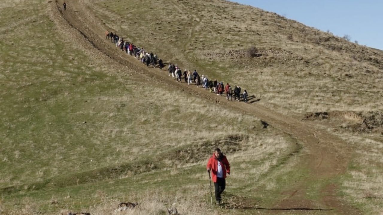Muş'ta 'Adımlarla Keşfet' projesinin 6'ncı rotası Bayrak Tepe'de yürüyüşle tanıtıldı
