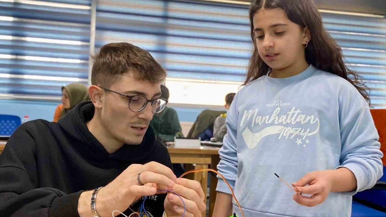 Muş'ta Deneyap Teknoloji Atölyesi'nde İleri Robotik Eğitimleri Devam Ediyor