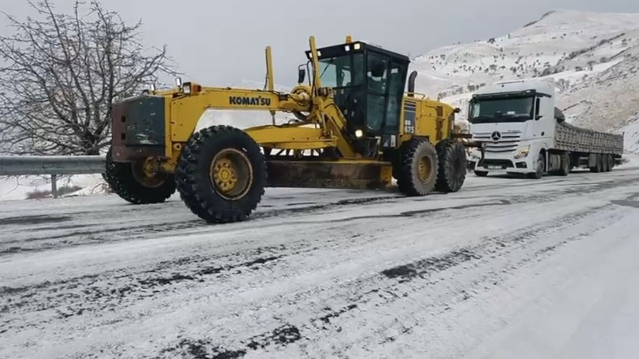 Muş’ta Kazan Rampasında Mahsur Kalan 20 Araç Kurtarıldı
