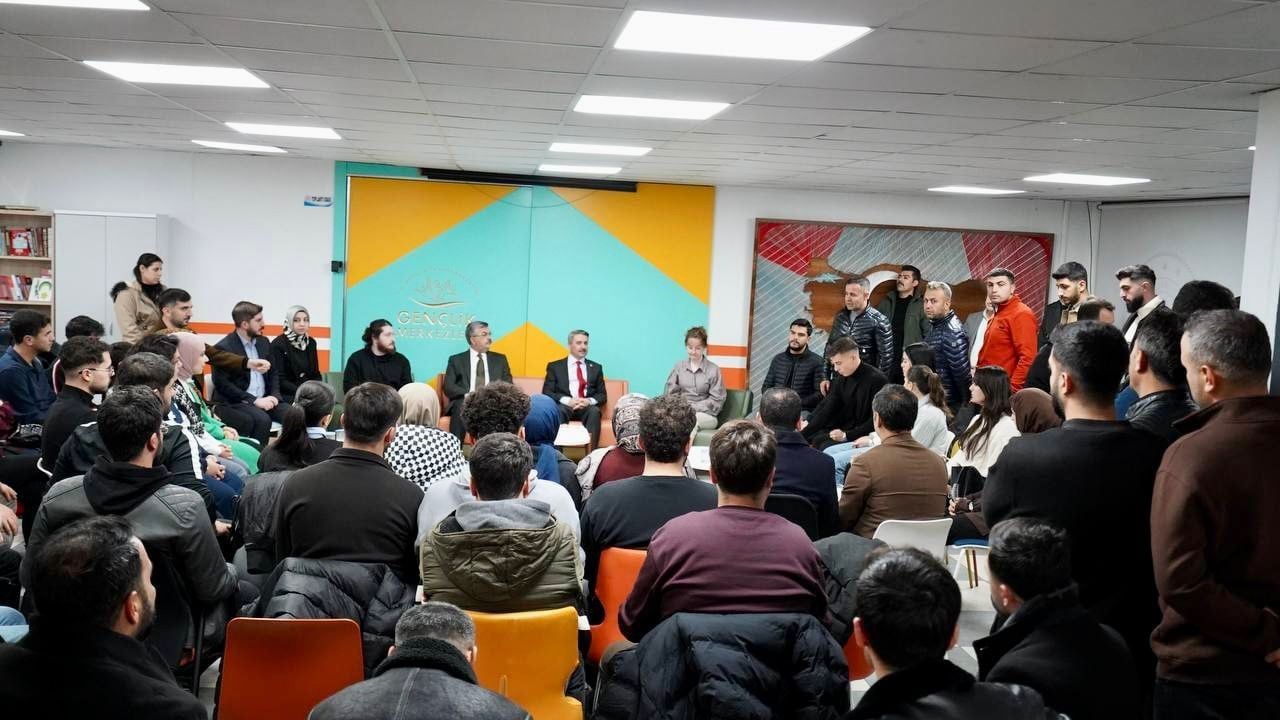 Mustafa Alkayış, Adıyaman Üniversitesi'nde gençlerle buluştu: Siyaset, gençlik ve yerli savunma sanayii