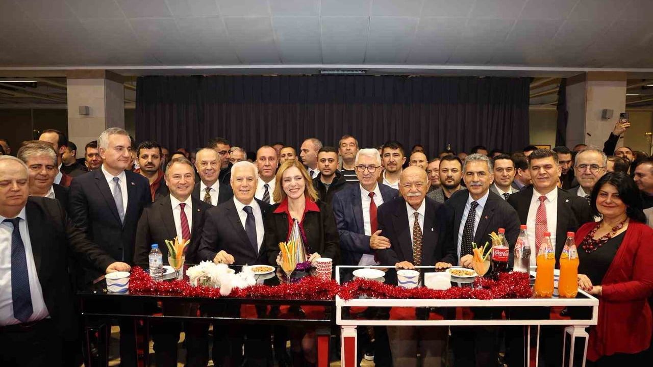 Mustafa Bozbey, 15 bin kişilik Büyükşehir ailesiyle yeni yılı kutladı