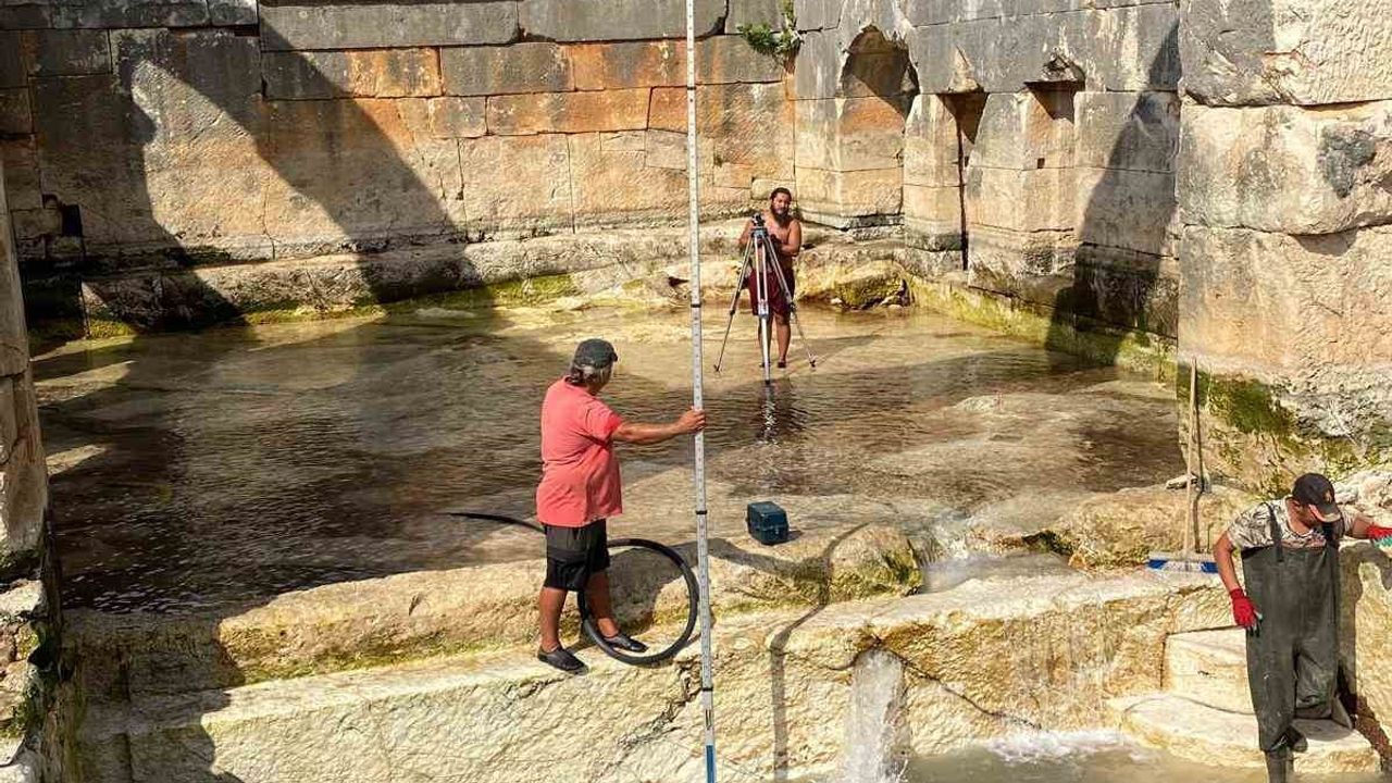 Myra'da bin 850 yıllık Roma dönemine ait termal yapı gün yüzüne çıkarılıyor