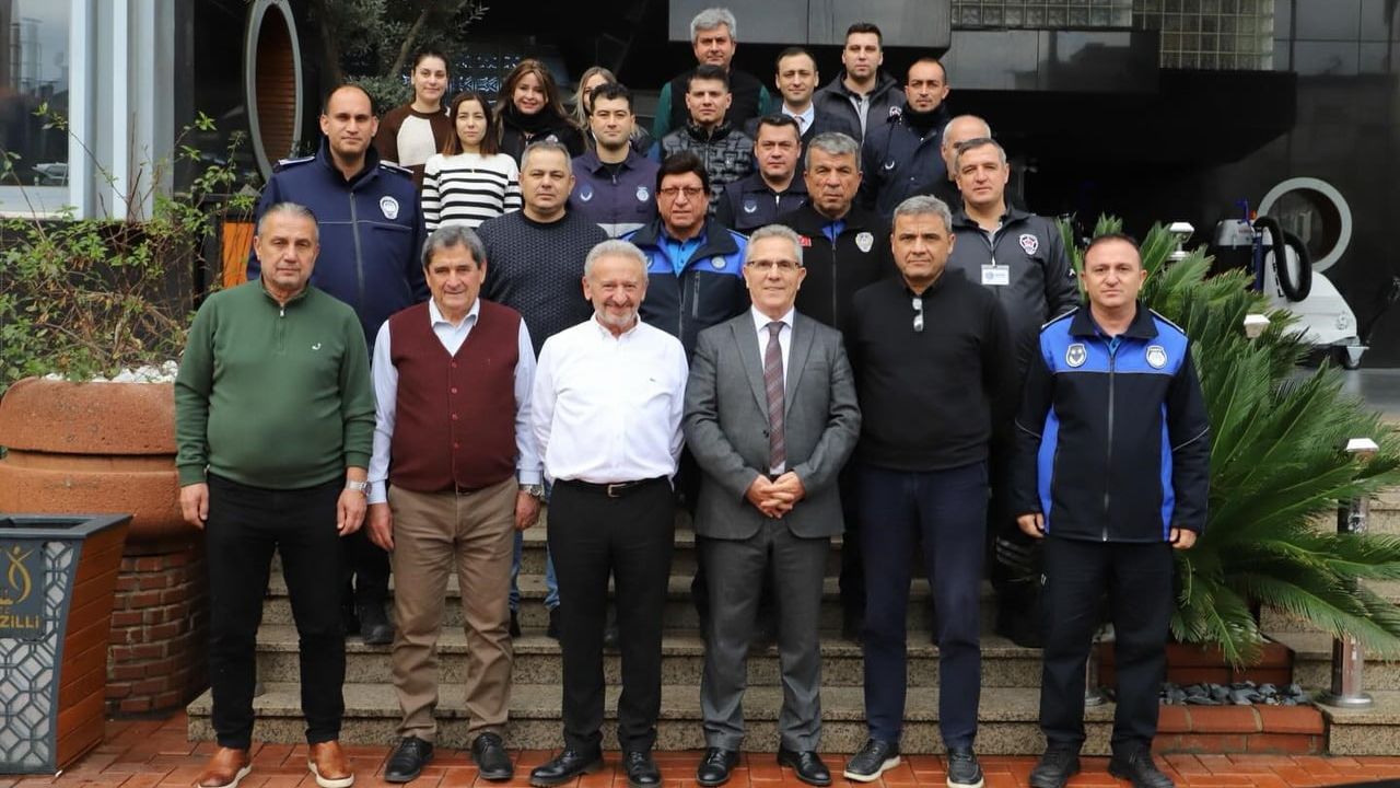 Nazilli Belediye Başkanı Dr.Ertuğrul Tetik, personelinin yeni yılını görev yerinde kutladı