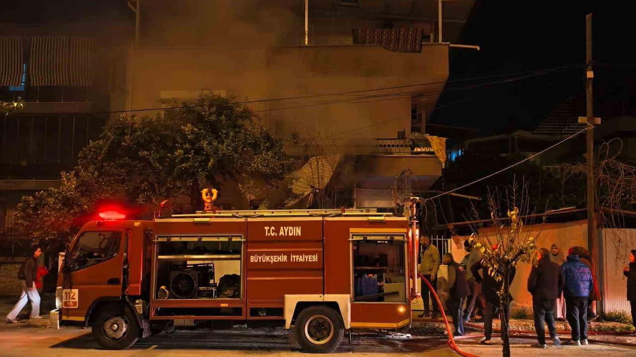 Nazilli'de gece çıkan yangın: Şirinevler Mahallesi'ndeki daire kullanılamaz hale geldi