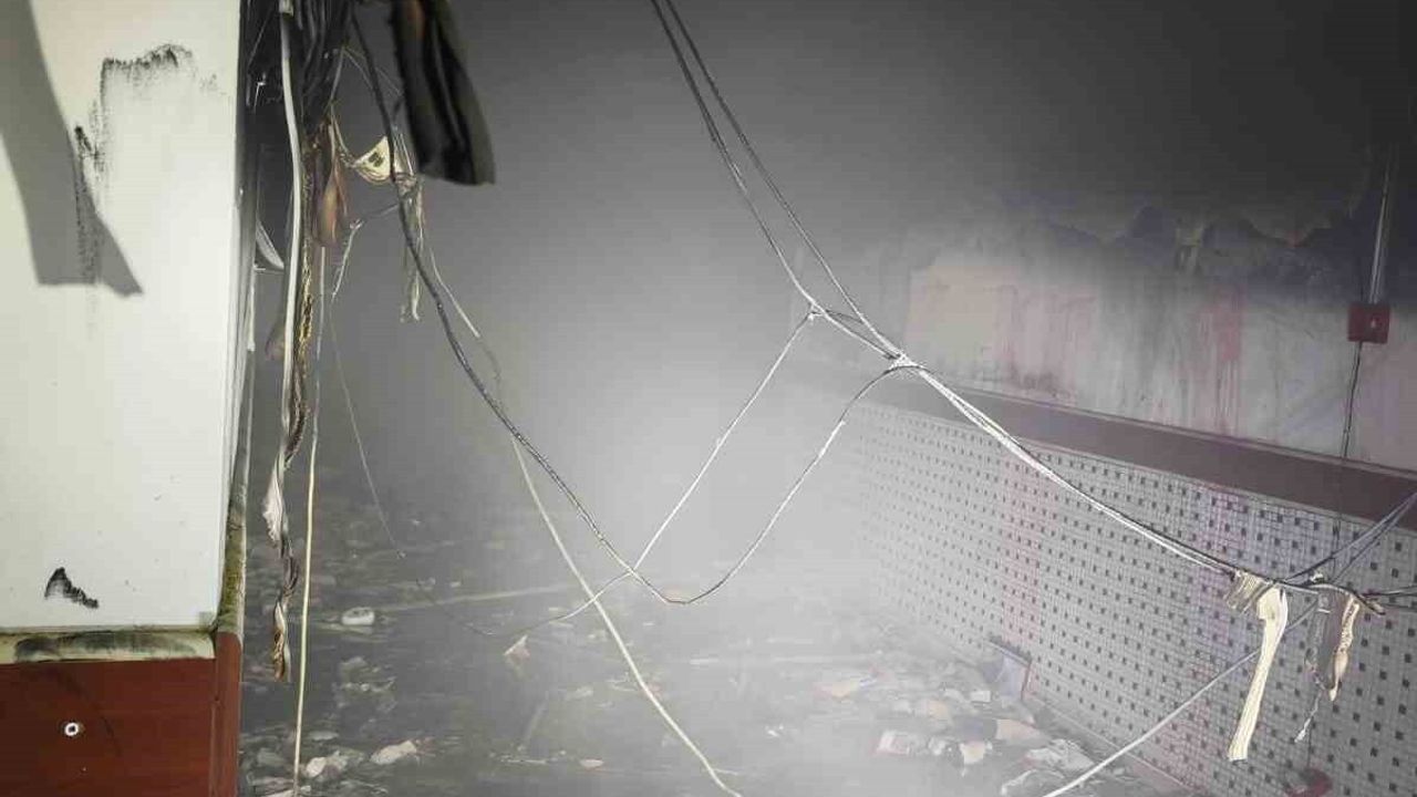 Nazilli'de tahliye edilen Atatürk Anadolu Lisesi'nde gece yangını kontrol altına alındı