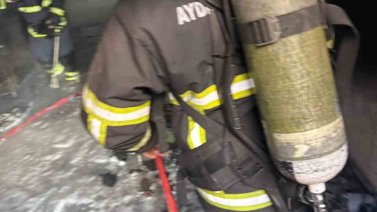 Nazilli’de Yıkımı Süren Eski Kütüphane Binasında Yangın