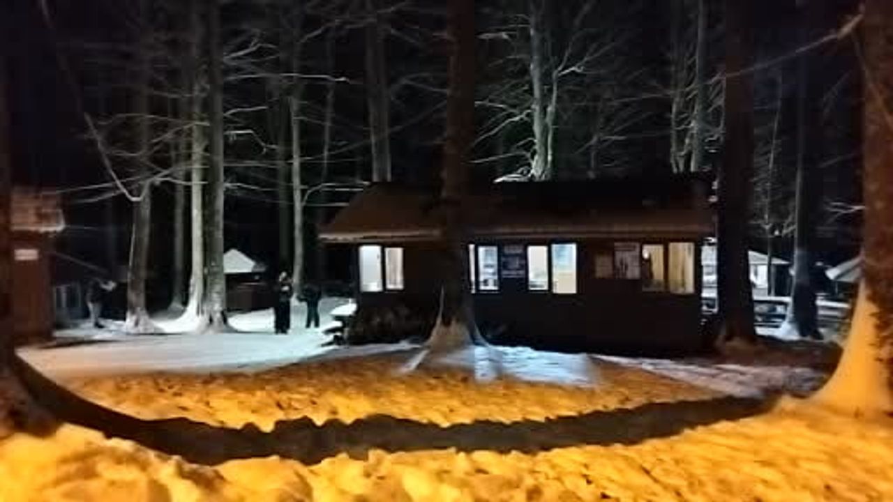 Nebiyan Dağı'nda 20 cm kar örtüsü: Ziyaretçiler kızakla eğlendi