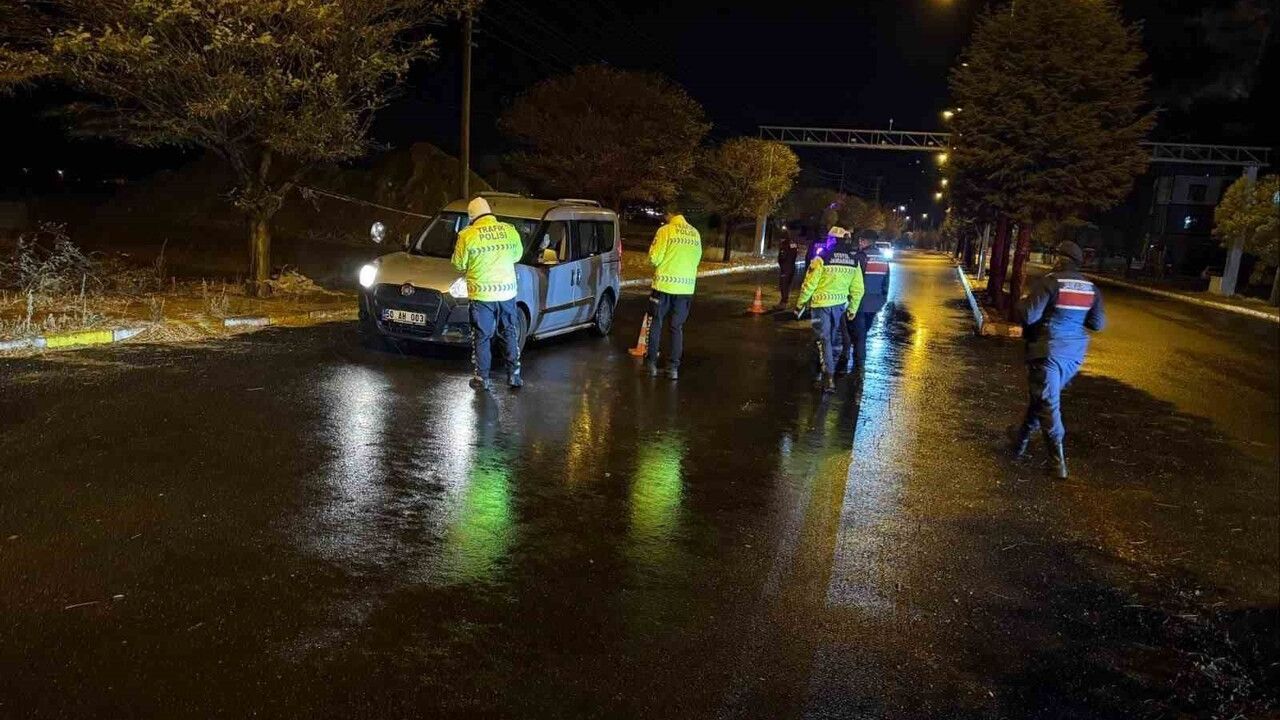 Nevşehir'de ortak 'Alkol Huzur Güven' uygulaması: 1.465 şahıs ve araç kontrol edildi