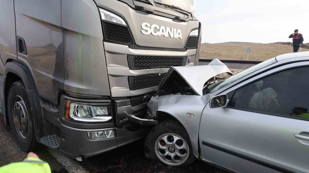 Nevşehir'de otomobil ile tır çarpıştı: 1 ölü, 3 yaralı