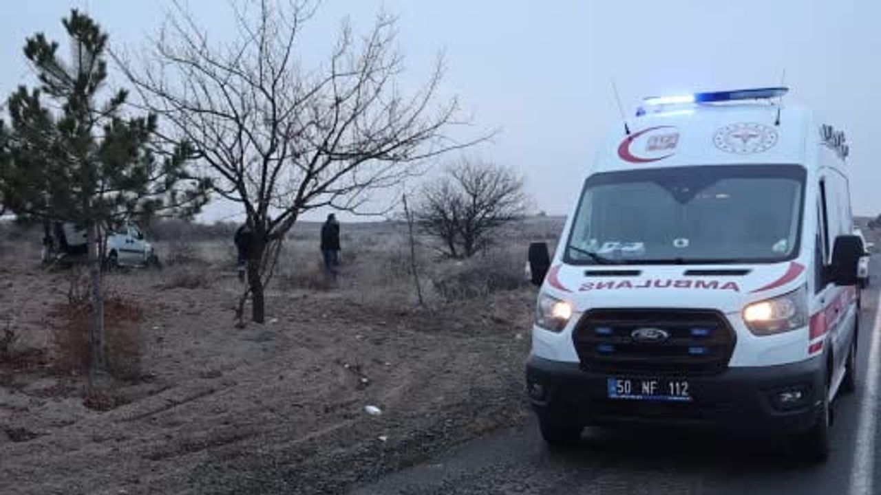 Nevşehir Gülşehir Karayolu'nda hafif ticari araç takla attı: 1 yaralı