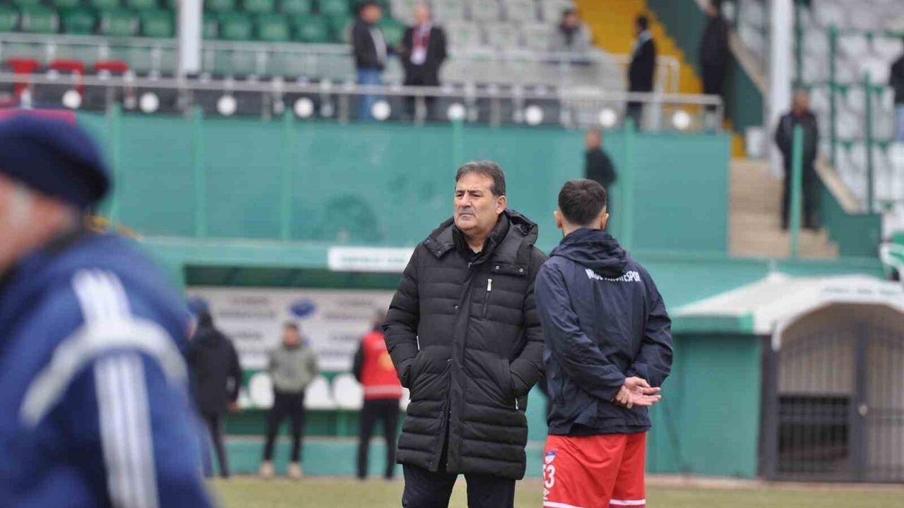 Niğde Belediyespor, Teknik Direktör Ahad Kömürlüoğlu ile Karşılıklı Anlaşmayla Ayrıldı