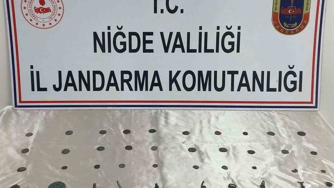 Niğde'de 'Anadolu Mirası Operasyonu' — Altunhisar'da 42 parça eser ele geçirildi