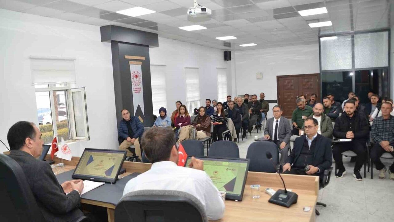 Niğde’de çiğ süt hijyeni ve yeni destekleme modeli eğitimi başladı