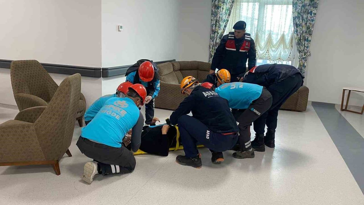 Niğde'de Yerel Düzey Afet Sağlık Grubu Saha Tatbikatı başarıyla tamamlandı