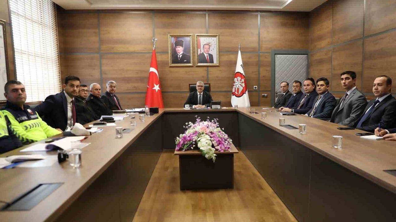 Niğde'de yılbaşı tedbirleri: Valilik toplantısında kurumlar arası koordinasyon sağlandı