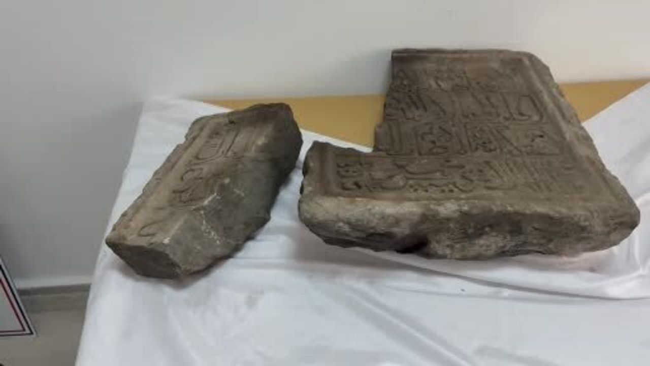 Niksar’da 23 Yıl Önce Çalınan Danişmendli Dönemi Cin Camii Kitabesi Bulundu