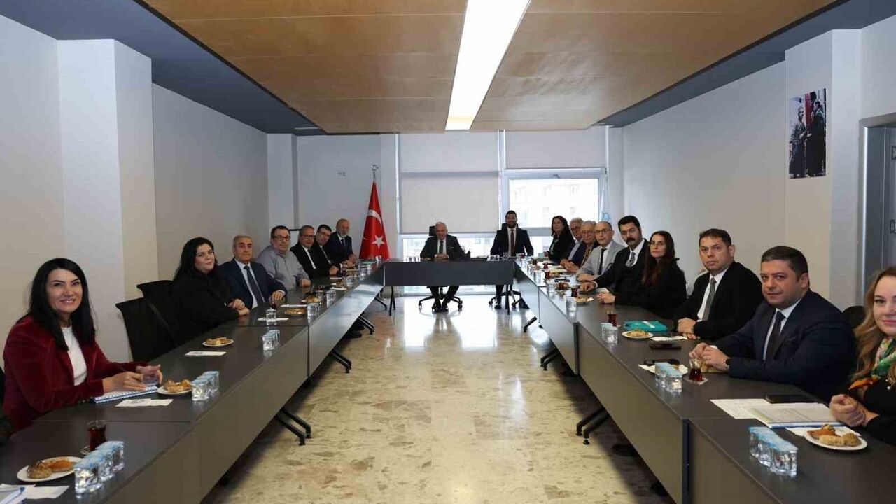 Nilüfer Belediye Başkanı Şadi Özdemir OSB yöneticileriyle buluştu: Sürdürülebilir sanayi-kent iş birliği konuşuldu