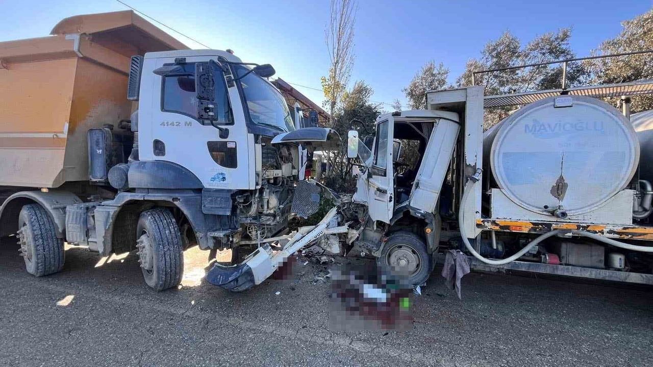 Ödemiş Beydağ-Tire kara yolunda kamyon ile kamyonet çarpıştı: 1 yaralı