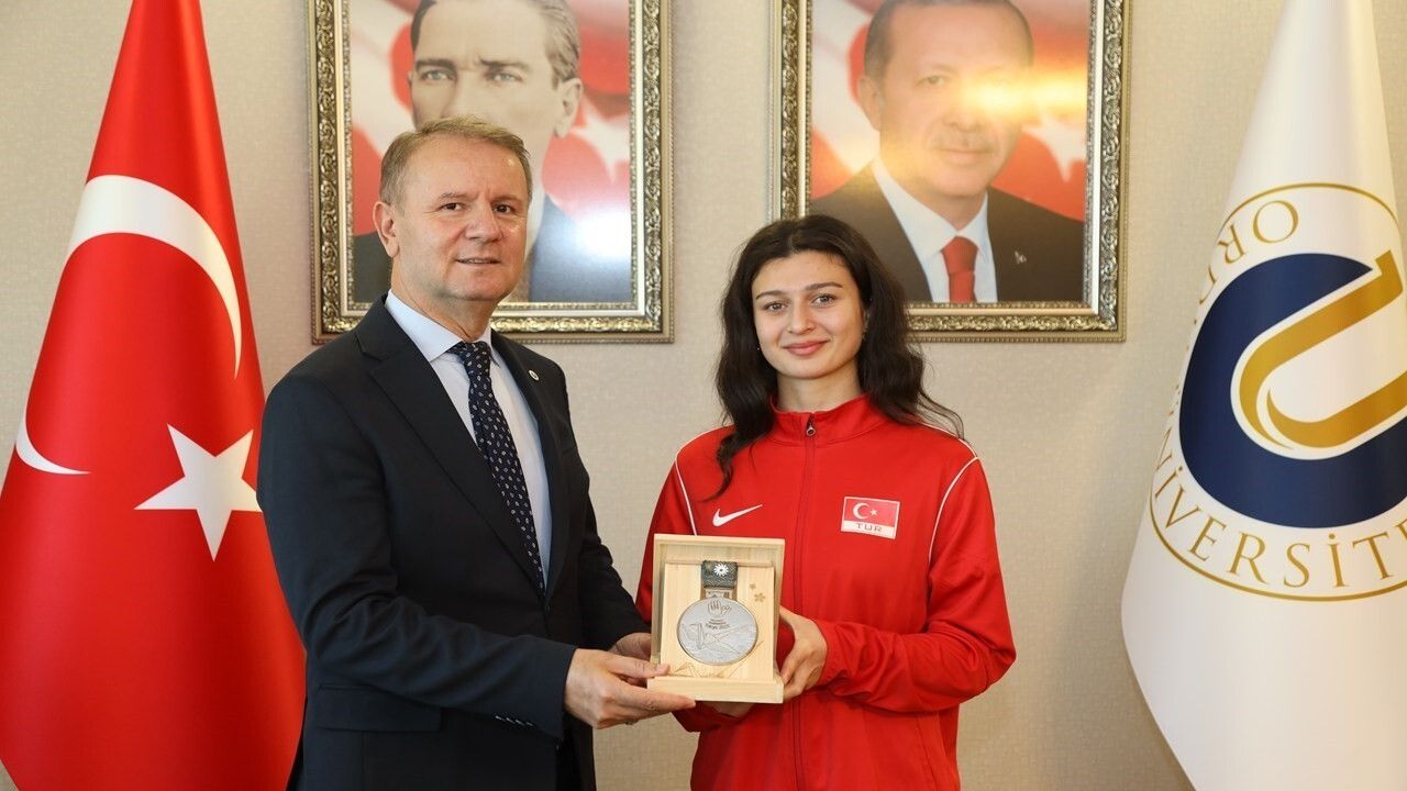 ODÜ’lü milli voleybolcu İlkim Zehra Yılmaz, 25. Deaflympics’te gümüş madalya kazandı