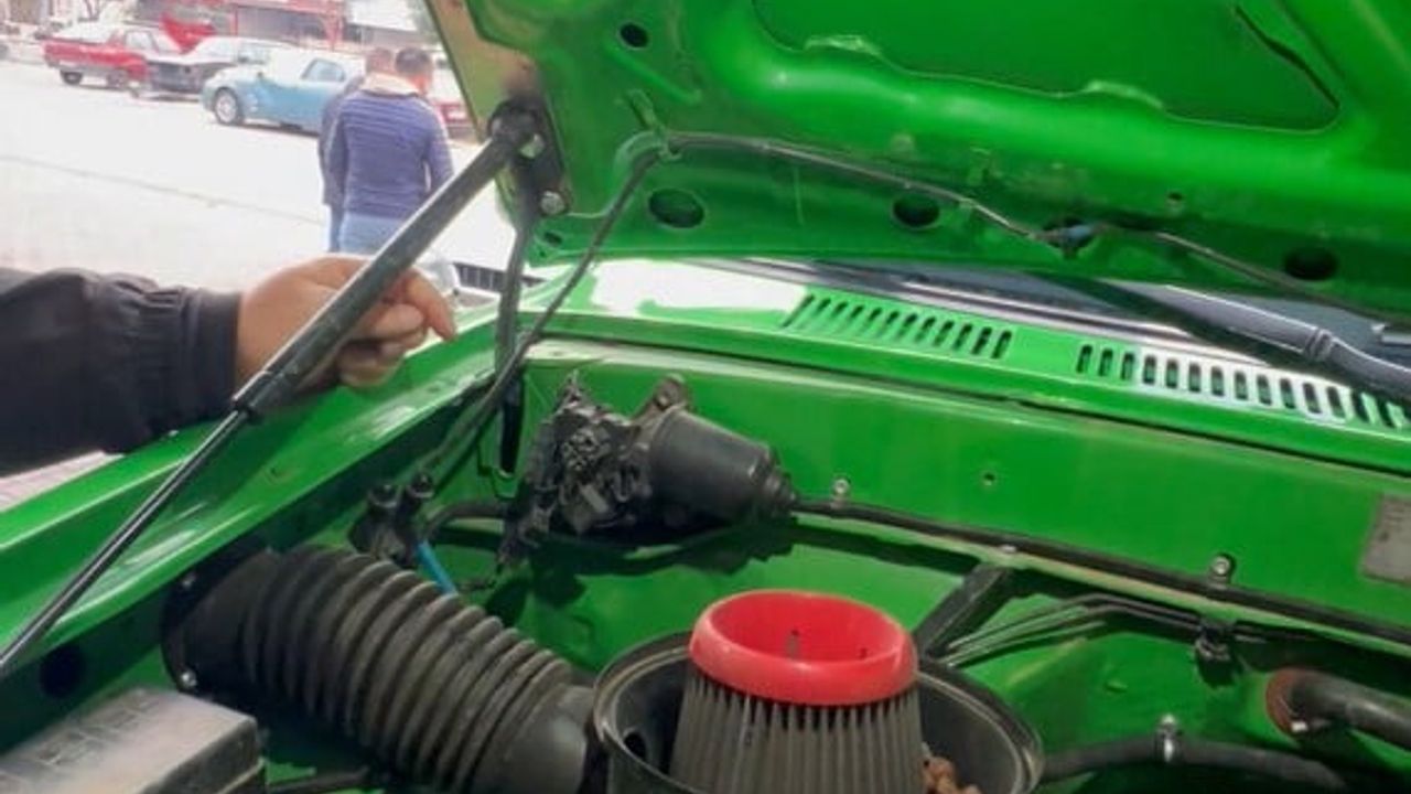 Off-road aracının hava filtresinde sincabın depoladığı yaklaşık 1 kg fındık bulundu